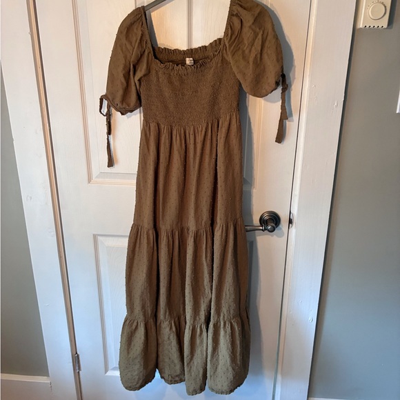 Opia Dresses & Skirts - Opia Olive Green Puff Sleeve Midi Dress